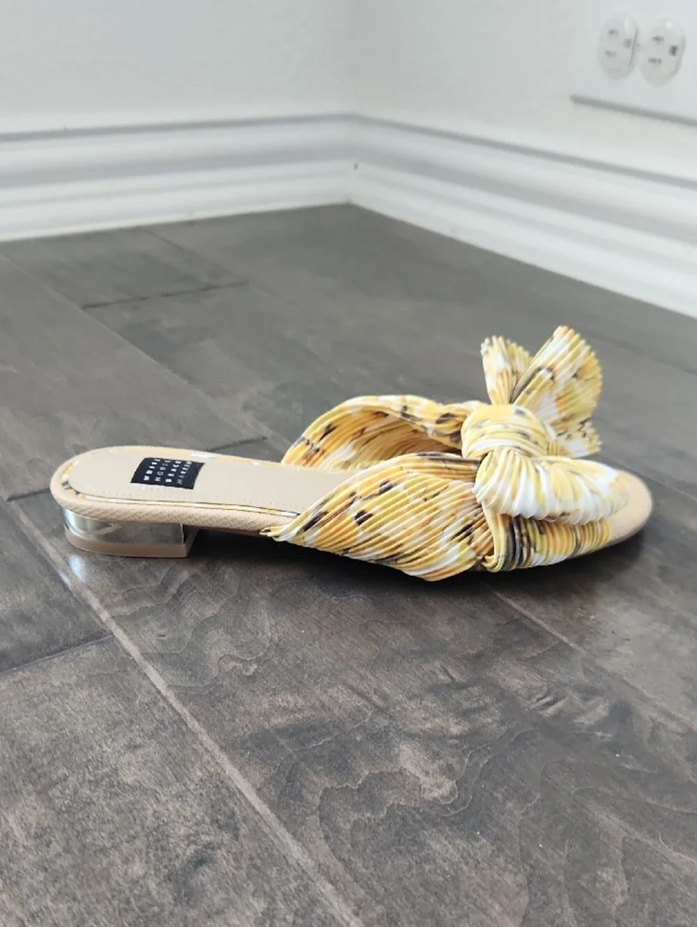 White House Black Market Pineapple Pleated Bow Slide Sandals